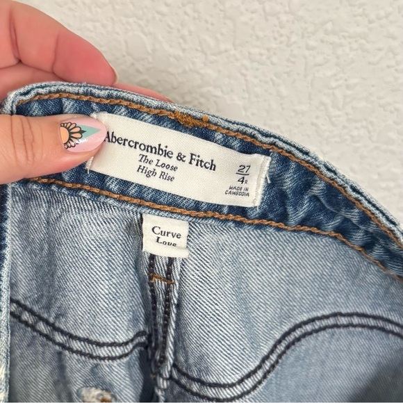 Abercrombie & Fitch Curve Love High Rise Loose Jeans Medium Wash Size 27 - Picture 7 of 8